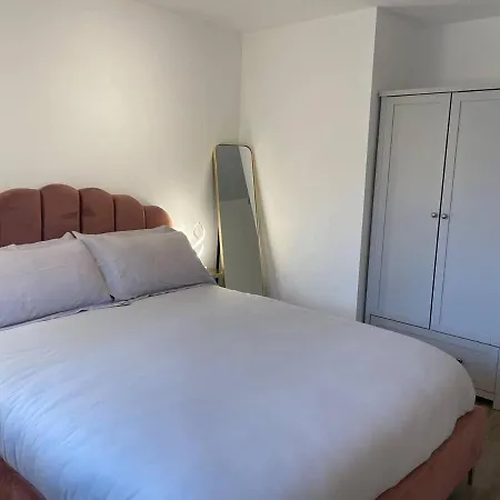 Gardenside Free Private Parking Apartmán