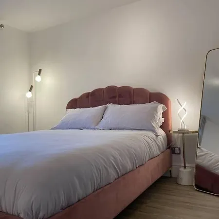 Gardenside Free Private Parking Windermere
